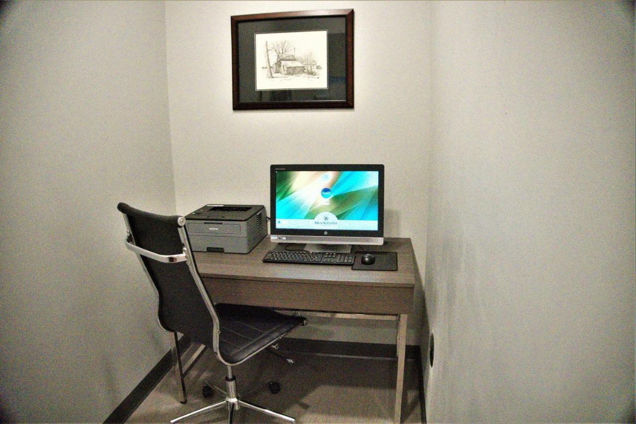 Brookstone Inn & Suites Fort Dodge Exteriör bild