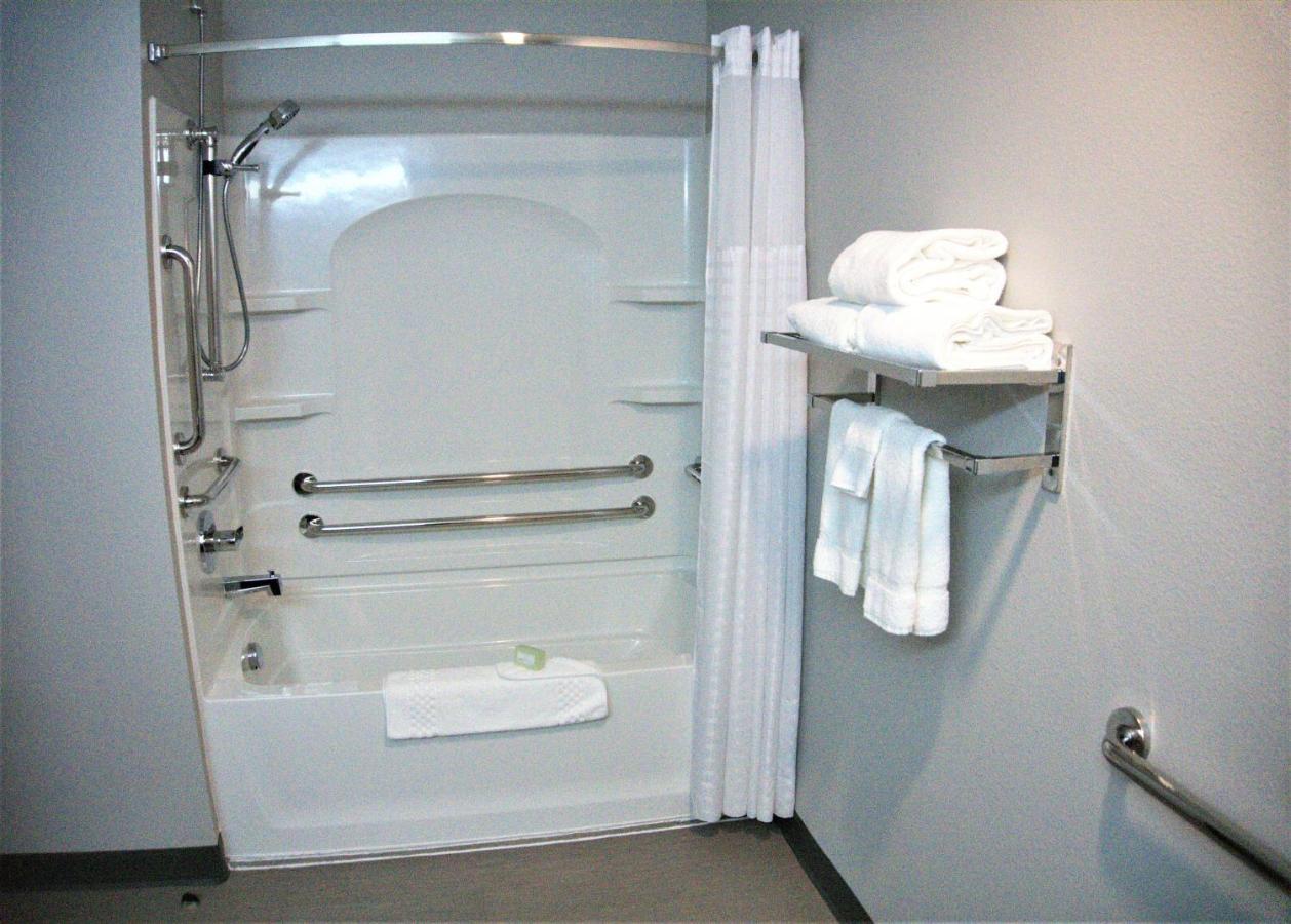 Brookstone Inn & Suites Fort Dodge Exteriör bild