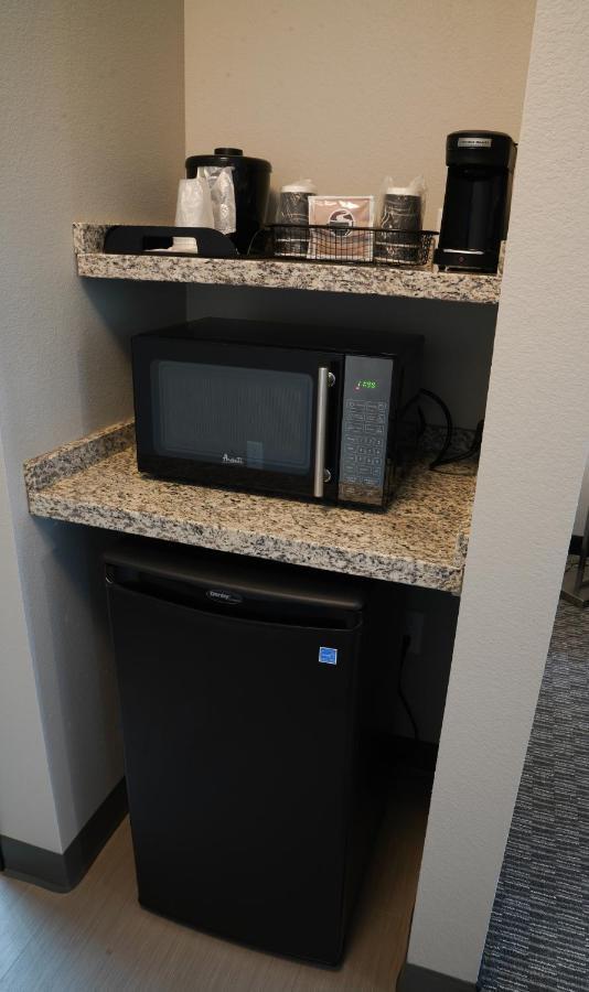 Brookstone Inn & Suites Fort Dodge Exteriör bild
