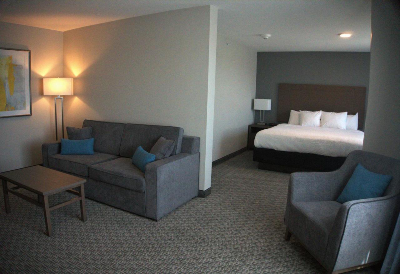 Brookstone Inn & Suites Fort Dodge Exteriör bild