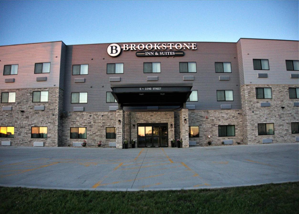 Brookstone Inn & Suites Fort Dodge Exteriör bild