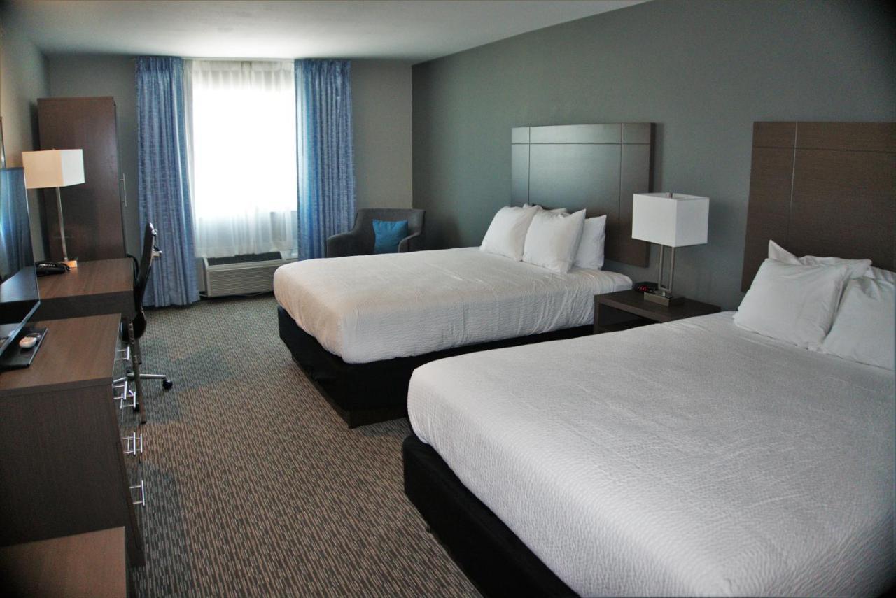 Brookstone Inn & Suites Fort Dodge Exteriör bild