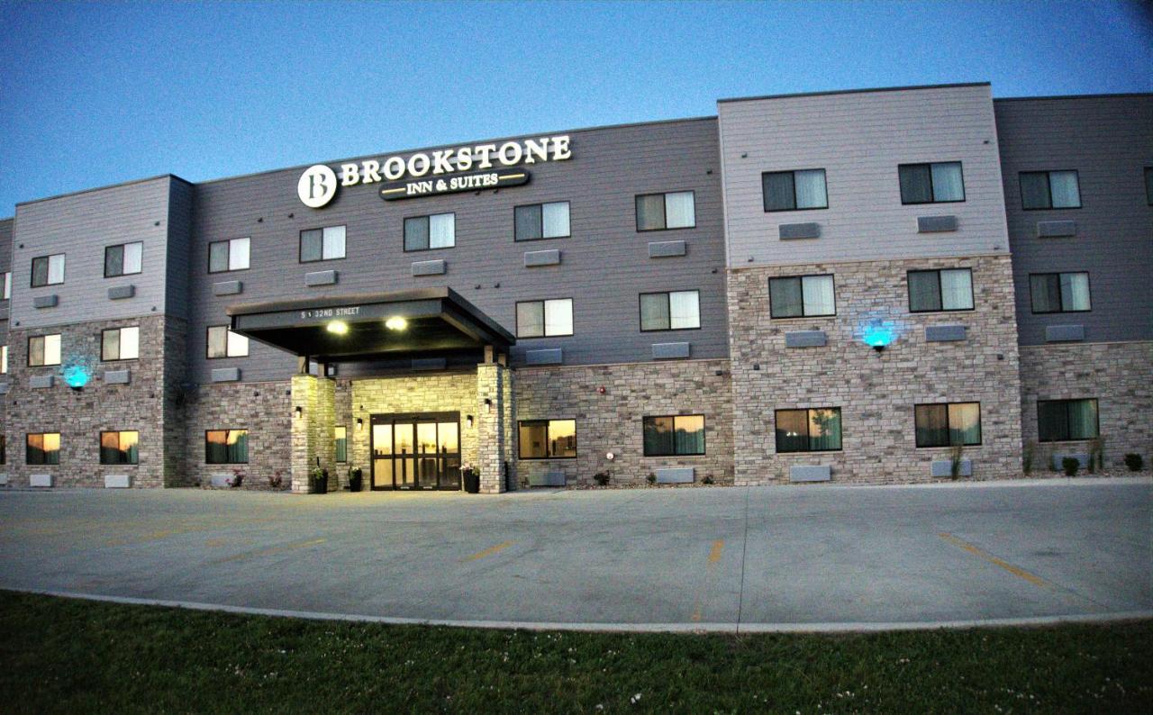 Brookstone Inn & Suites Fort Dodge Exteriör bild