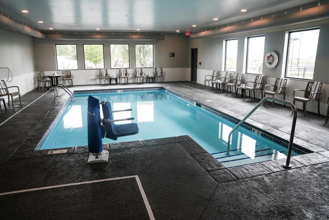 Brookstone Inn & Suites Fort Dodge Exteriör bild